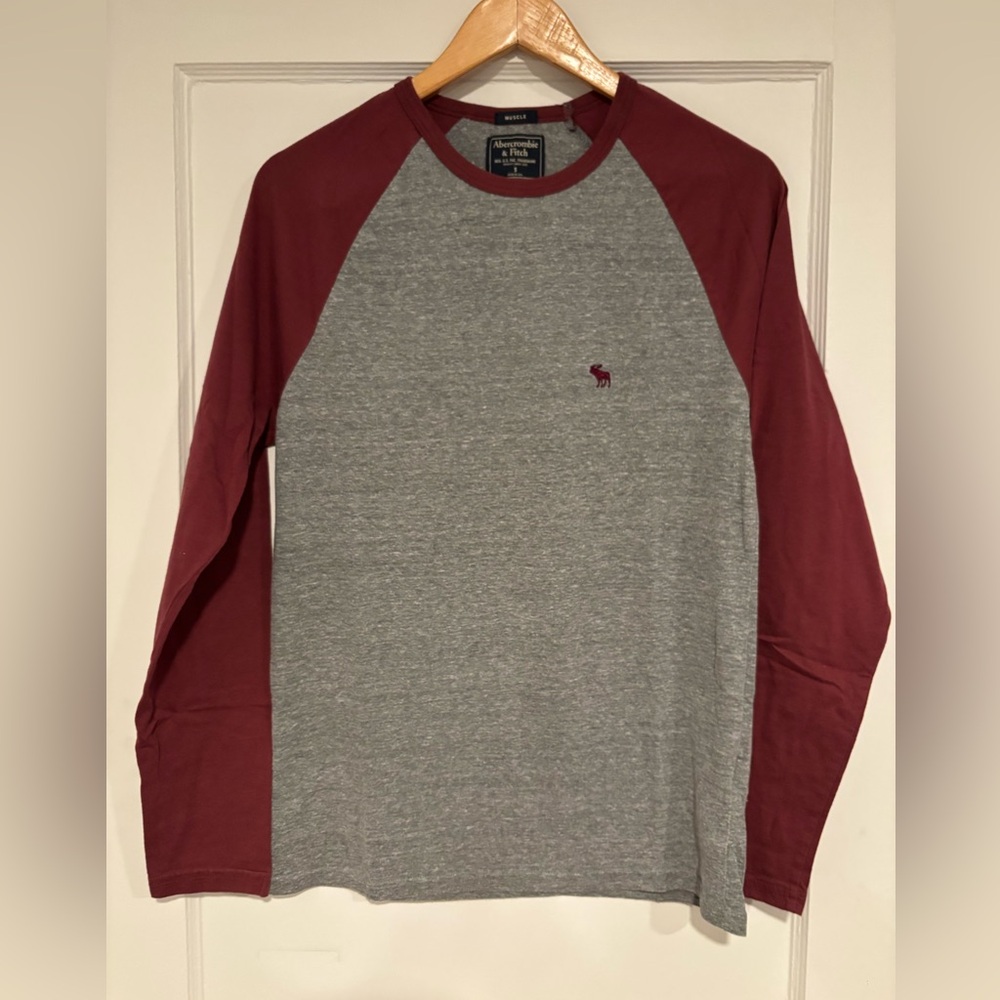 Abercrombie & Fitch Gray and Burgundy Long Sleeve Tee